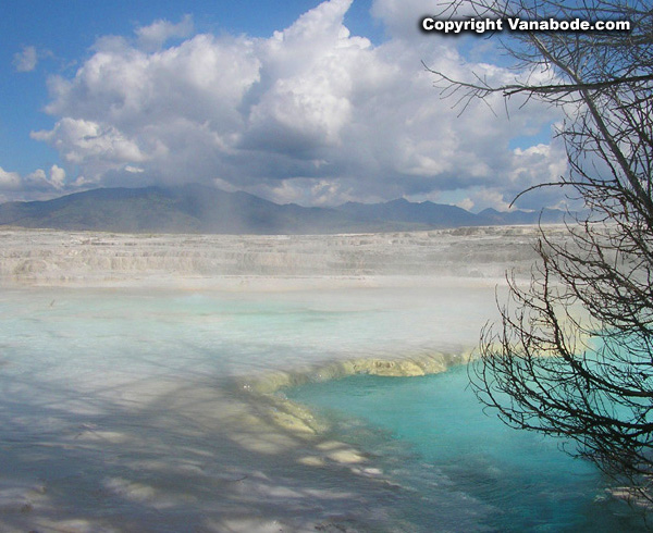 yellowstone mammoth springs picture