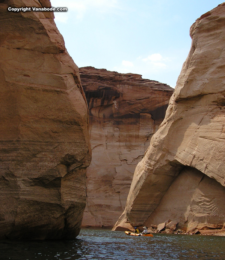 picture of kayaking lake powells antelope canyon